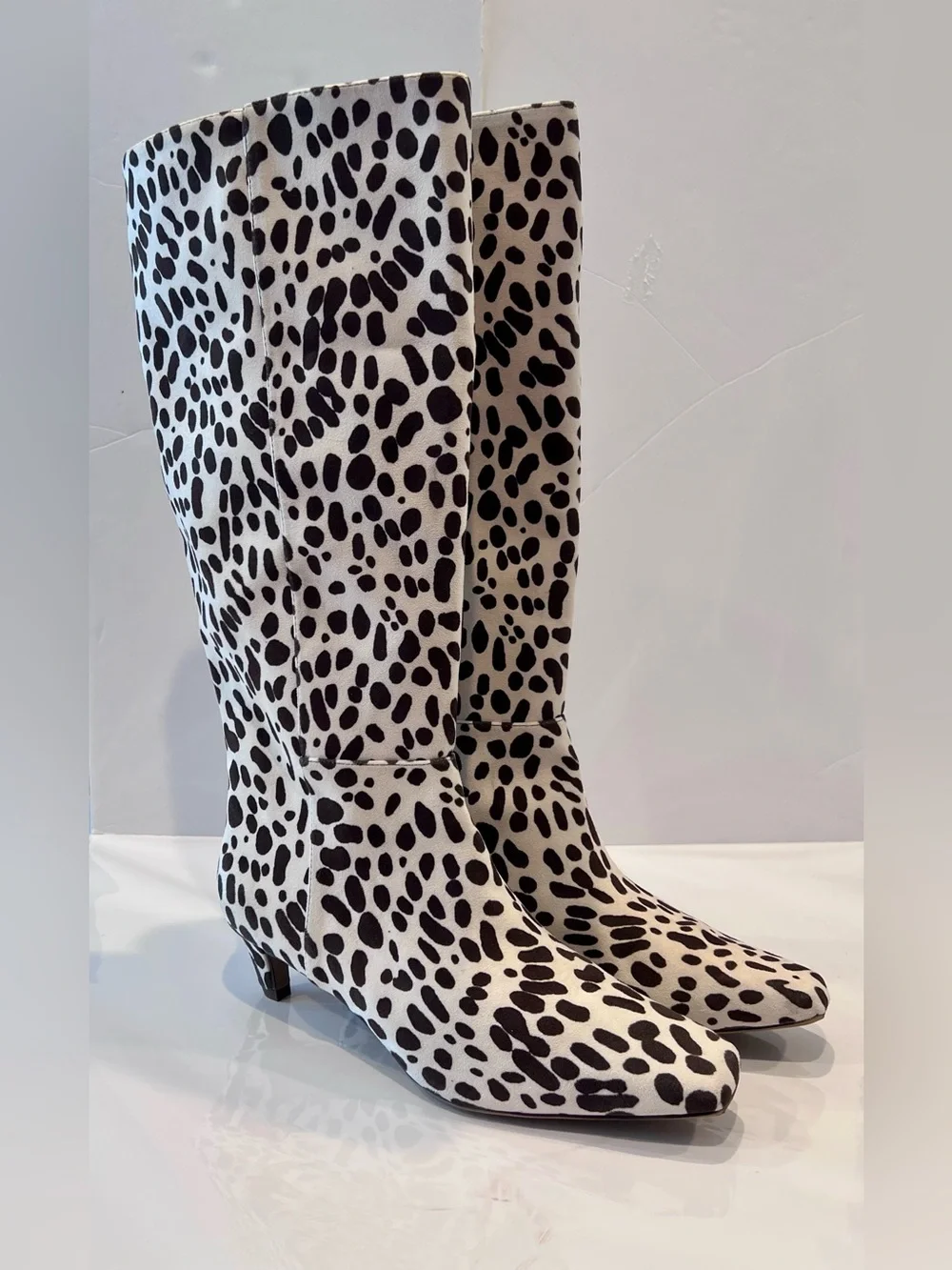 Scoop Dalmatian/Cow Ptint Women's Knee-High Kitten Heel Boots - White/Brown